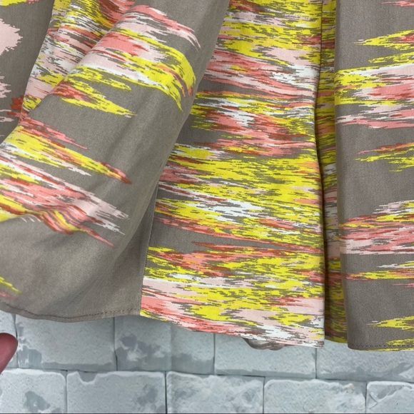 Tibi 100% Silk Artsy Abstract  Tribal High Rise Flowy Shorts Pockets Size 2 - Picture 7 of 12